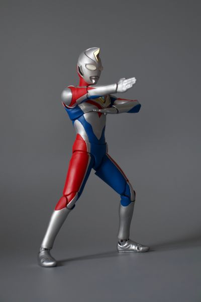 S.H.Figuarts(真骨雕制法) 戴拿奥特曼 闪亮型