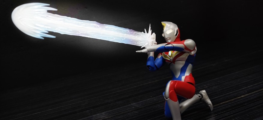 S.H.Figuarts(真骨雕制法) 戴拿奥特曼 闪亮型