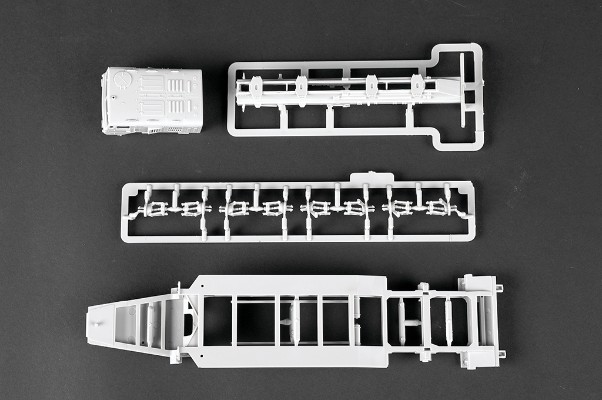 编号：07195 1/72 装甲车辆系列 MAZ-537G 后期型（带MAZ/ChMZAP-5247G型半挂车）