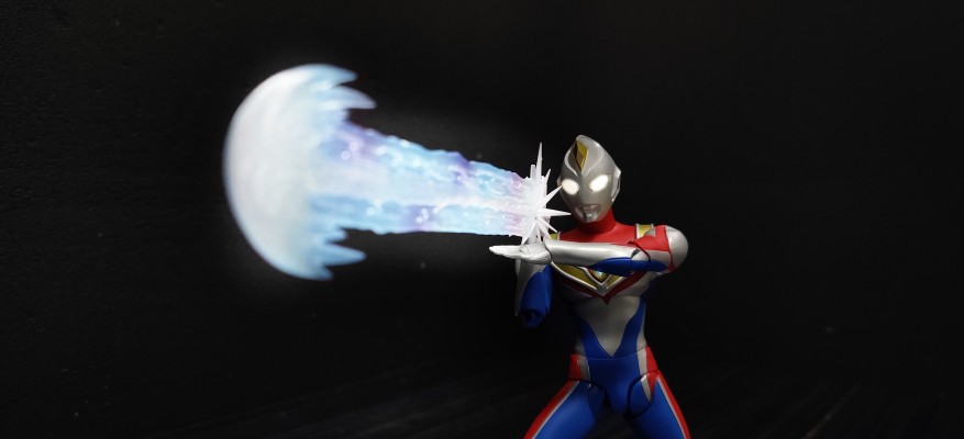 S.H.Figuarts(真骨雕制法) 戴拿奥特曼 闪亮型