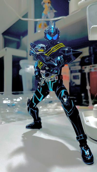 S.H.Figuarts 剧场版 假面骑士驰骑: SURPRISE FUTURE 假面骑士影驰骑   次世代型
