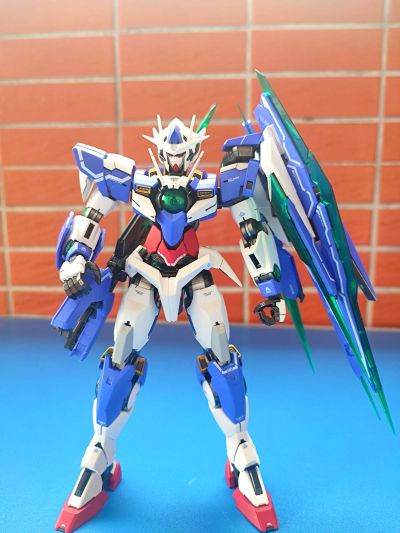 MG 1/100 机动战士高达00 先驱者的觉醒 GNT-0000 00 Qan[T] （00量子型） 