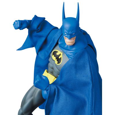 MAFEX 编号215 蝙蝠侠：骑士陨落 远征蝙蝠侠