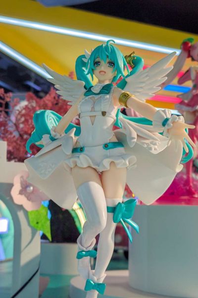 超级景品 “初音未来15周年纪念” 原画师：村上 ゆいち