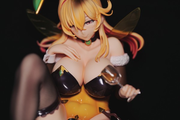 女王蜂的兔女郎