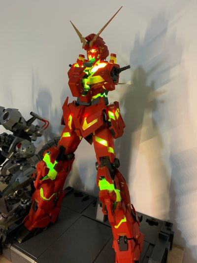 PG 机动战士高达UC RX-0独角兽高达+武装战甲DE 中国红Ver.