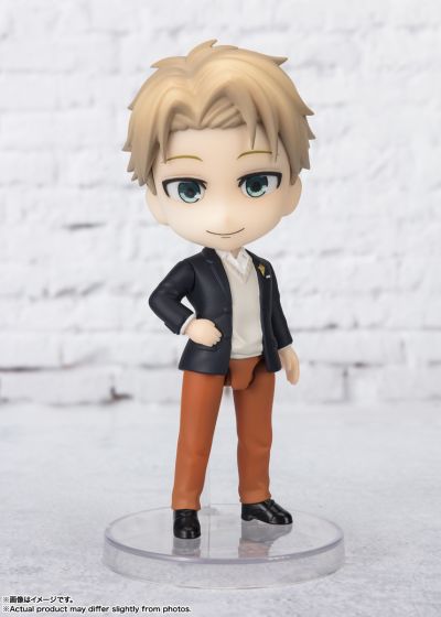 Figuarts mini  间谍过家家 劳埃德·福杰 出门造型