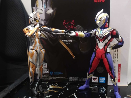 S.H.Figuarts 特利迦奥特曼 真特利迦