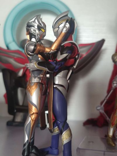 S.H.Figuarts 特利迦奥特曼 真特利迦
