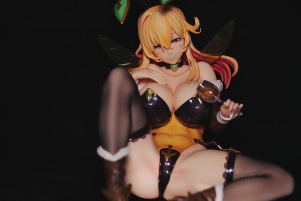 女王蜂的兔女郎