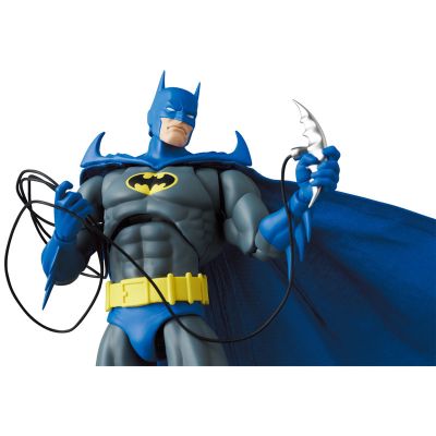 MAFEX 编号215 蝙蝠侠：骑士陨落 远征蝙蝠侠