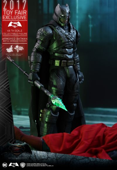 MMS417 蝙蝠侠大战超人：正义黎明 装甲蝙蝠侠 (战损版)