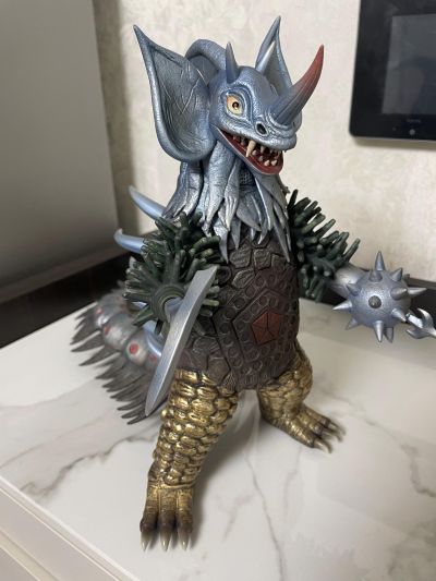 大怪兽系列 泰罗奥特曼 塔伊兰特（新配色） 发光版