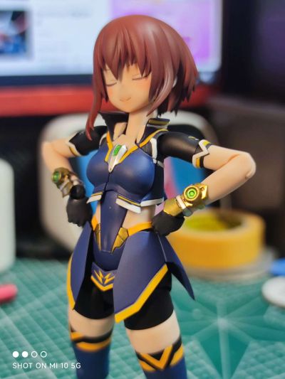 女神装置 机甲爱丽丝 金潟直美​ 卧薪