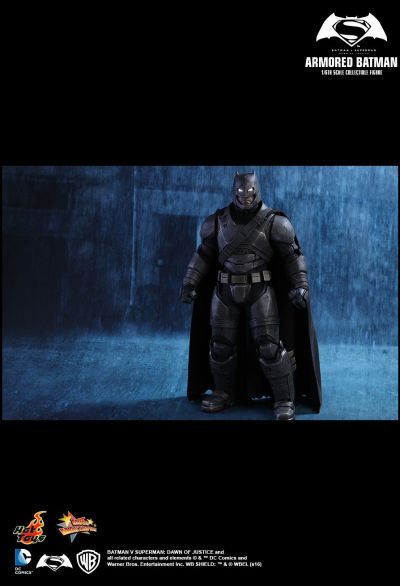 MMS349 蝙蝠侠大战超人：正义黎明 装甲蝙蝠侠 珍藏人偶