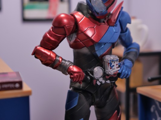 S.H.Figuarts 假面骑士创骑 假面骑士创骑 兔子坦克 汽泡形态