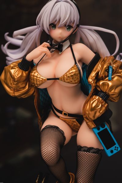 宇佐田美海 金色版