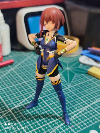 女神装置 机甲爱丽丝 金潟直美​ 卧薪