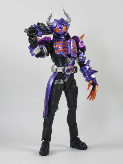 S.H.Figuarts  假面骑士霸牛 僵尸形态