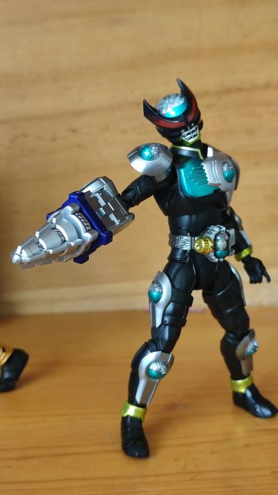S.H.Figuarts(真骨雕制法) 假面骑士诞骑