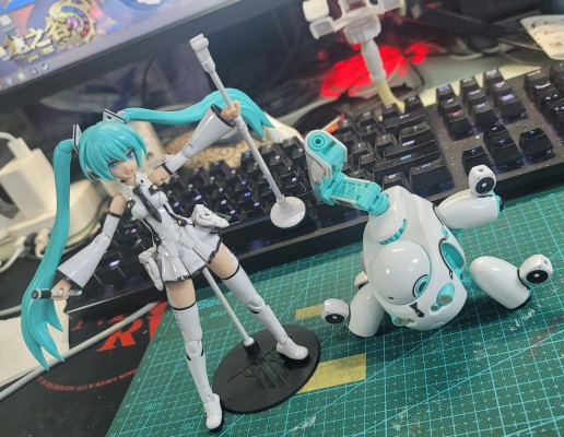 机音少女 初音未来 ［MARUTTOYS版］与 TAMOTU［初音未来版］