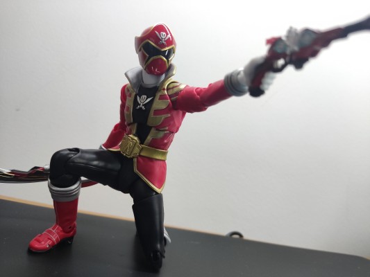 S.H.Figuarts(真骨雕制法)  海贼战队豪快者 豪快红