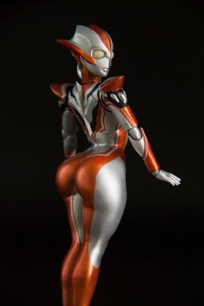 S.H.Figuarts  特利迦奥特曼 卡露蜜拉