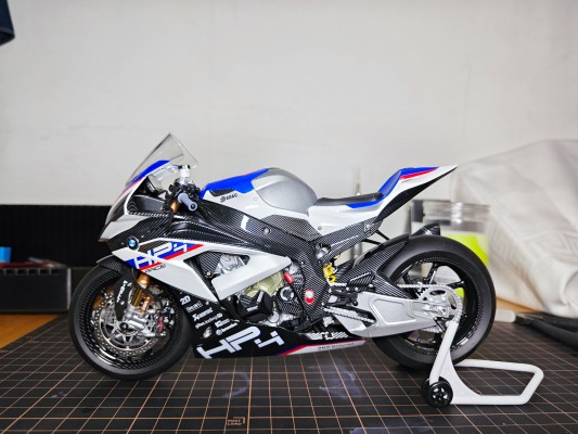 MT-004 宝马 HP4 RACE