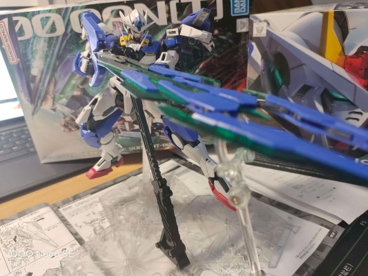 MG 1/100 机动战士高达00 先驱者的觉醒 GNT-0000 00 Qan[T] （00量子型） 