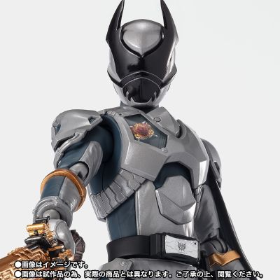 S.H.Figuarts 虫王战队超王者 大甲虫王者