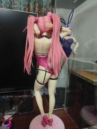 粉色双马尾兔女郎