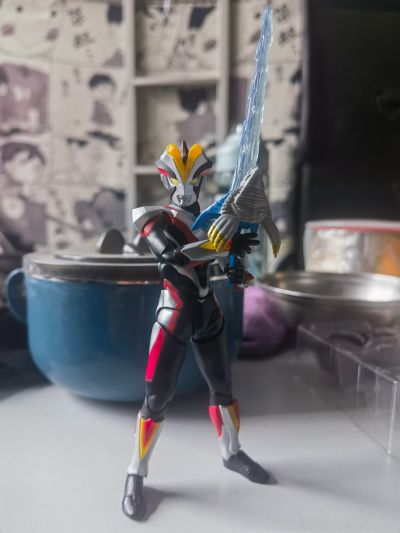 S.H.Figuarts 银河奥特曼S 维克特利奥特曼