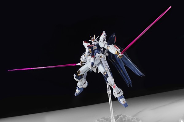 RG 机动战士高达SEED DESTINY ZGMF-X20A 强袭自由高达 ［钛金质感］