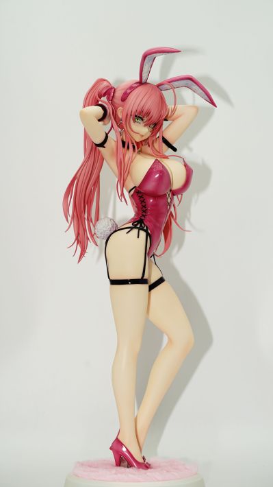 粉色双马尾兔女郎