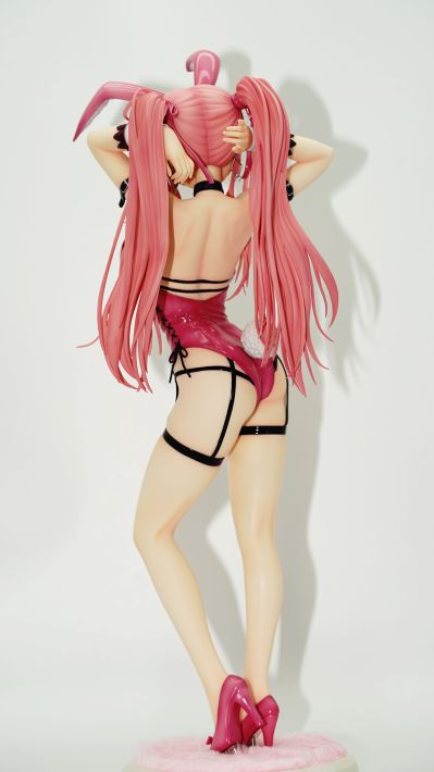 粉色双马尾兔女郎