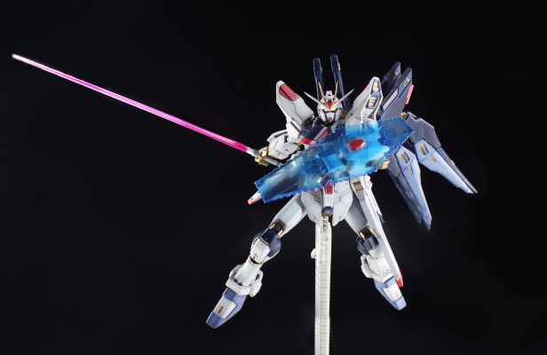 RG 机动战士高达SEED DESTINY ZGMF-X20A 强袭自由高达 ［钛金质感］