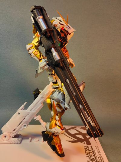 METAL BUILD  机动战士高达SEED ASTRAY  异端高达金色机（新生强袭版）