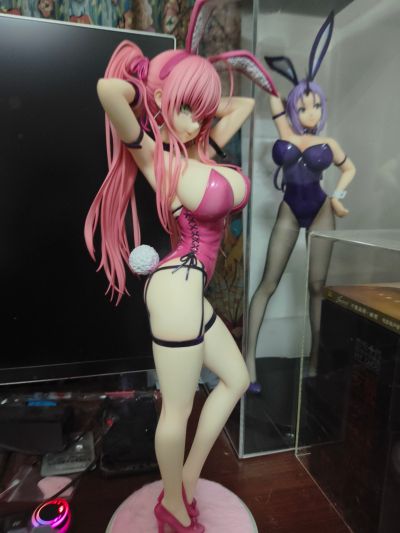 粉色双马尾兔女郎