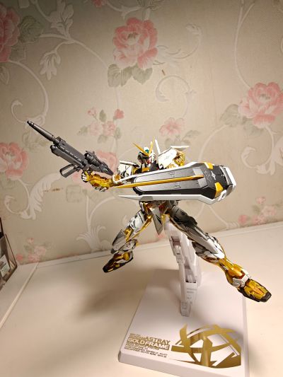 METAL BUILD  机动战士高达SEED ASTRAY  异端高达金色机（新生强袭版）