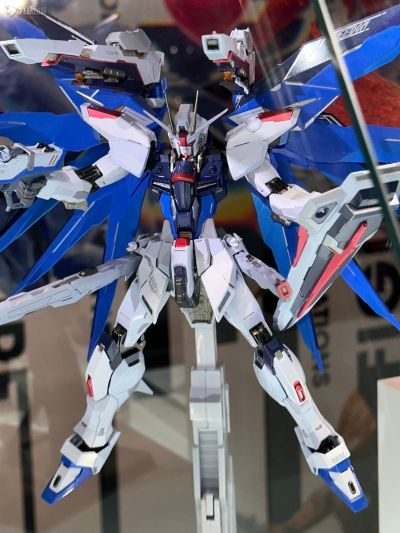 METAL BUILD 机动战士高达SEED 自由高达 CONCEPT 2 SNOW SPARKLE