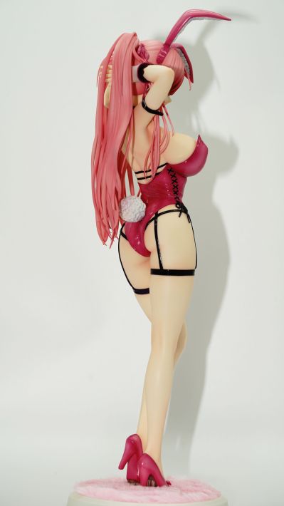 粉色双马尾兔女郎