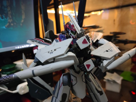 DX超合金 超时空要塞DELTA 绝对LIVE VF-31AX  卡伊洛斯 进阶型 （米拉吉·法莉娜·吉纳斯专用机）