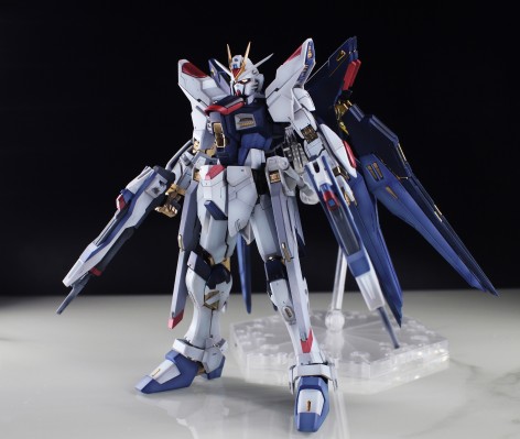 RG 机动战士高达SEED DESTINY ZGMF-X20A 强袭自由高达 ［钛金质感］