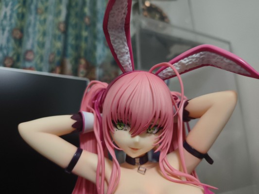 粉色双马尾兔女郎