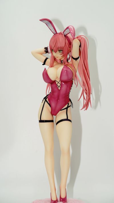 粉色双马尾兔女郎