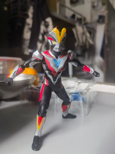 S.H.Figuarts 银河奥特曼S 维克特利奥特曼