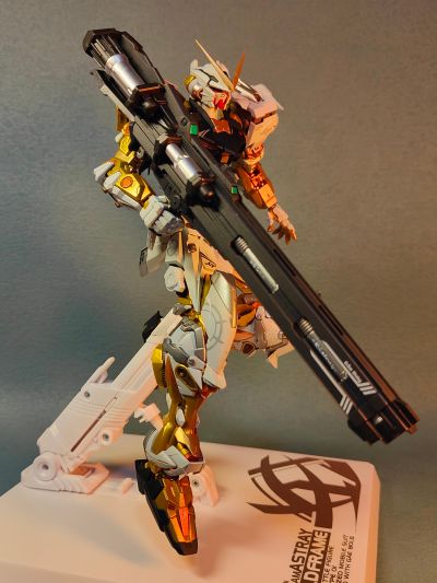 METAL BUILD  机动战士高达SEED ASTRAY  异端高达金色机（新生强袭版）