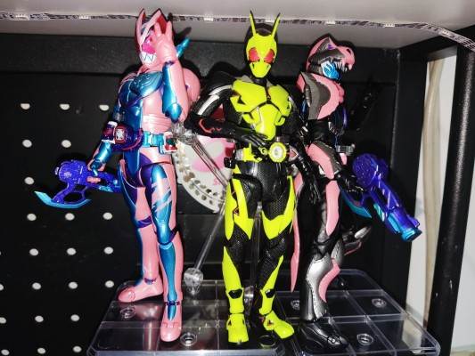 S.H.Figuarts 假面骑士利维斯 假面骑士维斯 暴龙基因