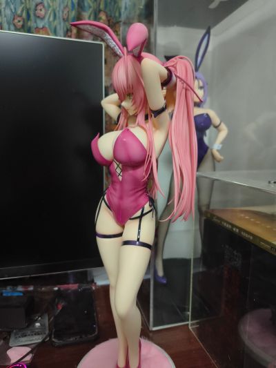 粉色双马尾兔女郎