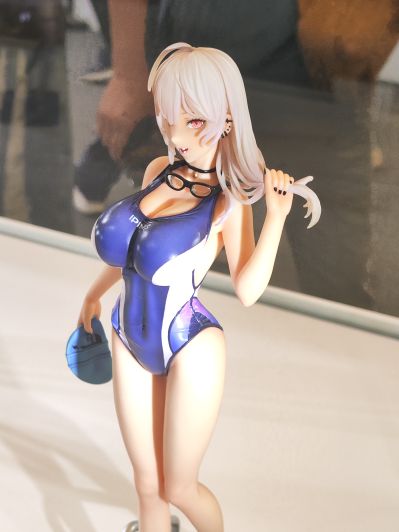 泳装少女罗芙瓦 ~夏天的味道就是游泳池的味道~